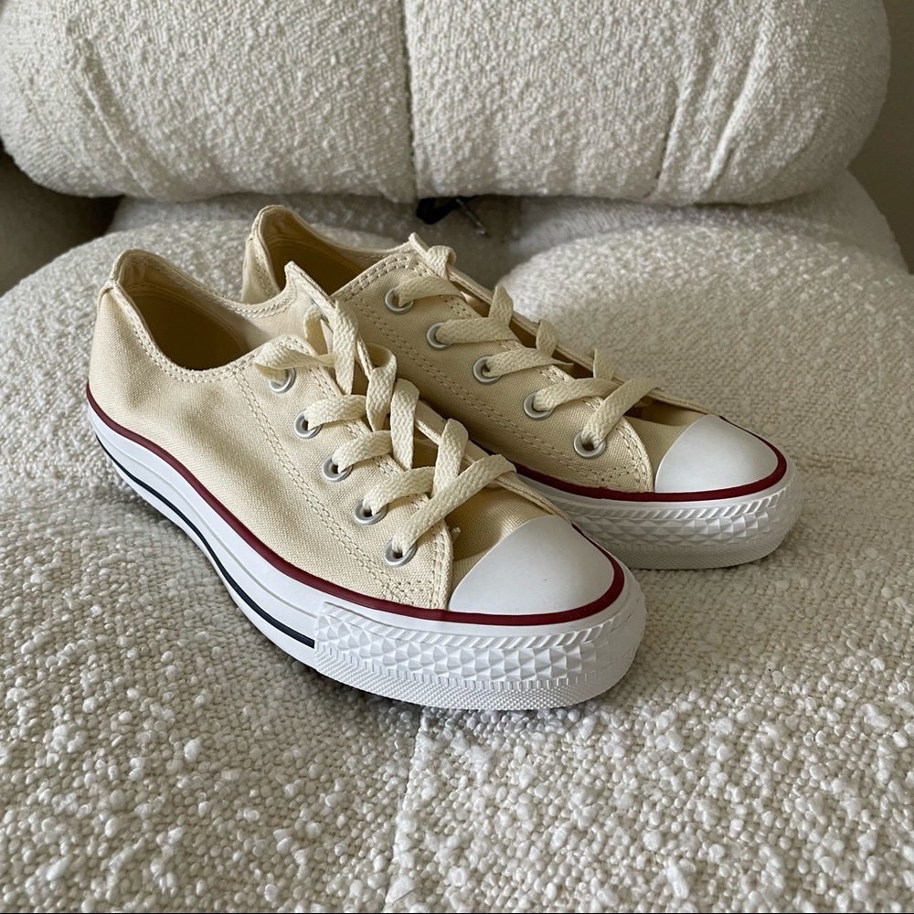 Converse chuck taylor natural white womens size 6 NWT